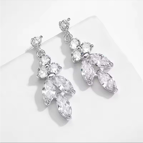 Swarovski Jewelry - Swarovski Silver Crystal Drop Earrings